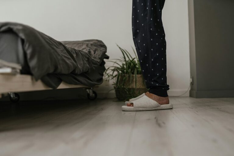 deodorize and deep clean slippers