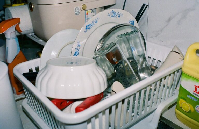 remove hard water stains from dishes